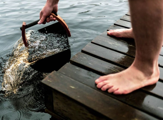 Balde Legend em uso em um deck de madeira.