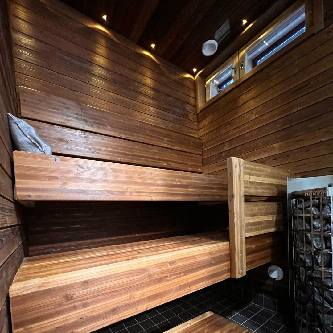 Painel KASKI 17x92 (Pinho Termomodificado) – Pacote de 6 peças - Saunamo