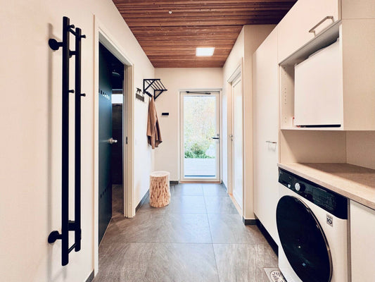 Painel KASKI 17x92 (Pinho Termomodificado) – Pacote de 6 peças - Saunamo