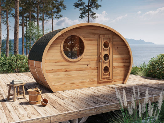 Sauna Exterior Hobbit 195 com design curvilíneo e janela circular.
