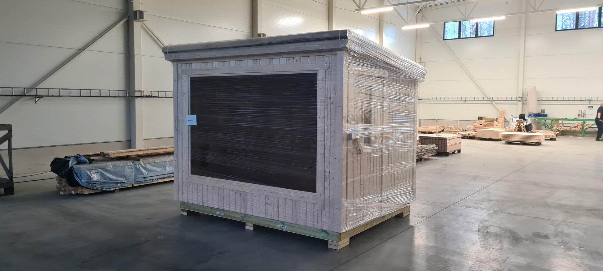 Sauna Exterior Modular (Isolada) embalada em plástico.